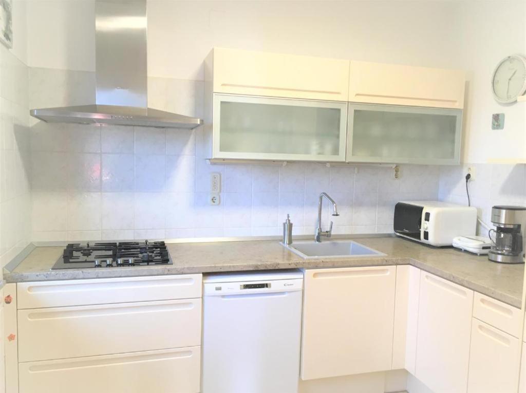 Cosy Apartment On The Beach - Кали Екстериор снимка